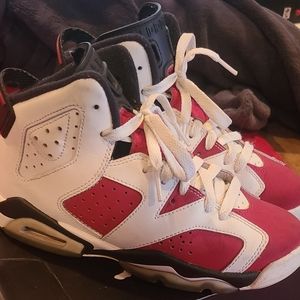 Carmine 6's retro Jordan's